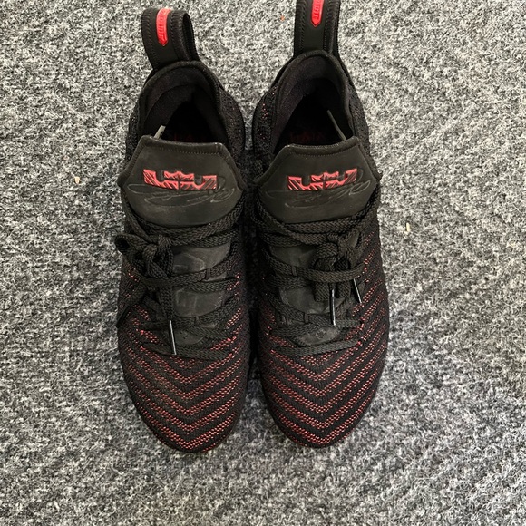 LeBron 16 Fresh Bred GS - Picture 6 of 6